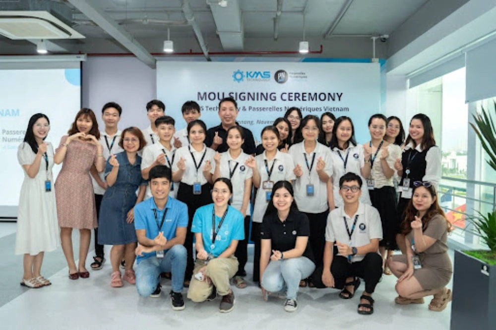 KMS Technology Donates $100,000 to Passerelle Numérique Vietnam, Empowering Disadvantaged Students through Technology